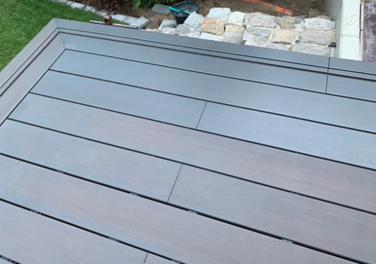 Anwendungsbeispiel des ambooo bambus pflegeöl in der Farbe granit grey.