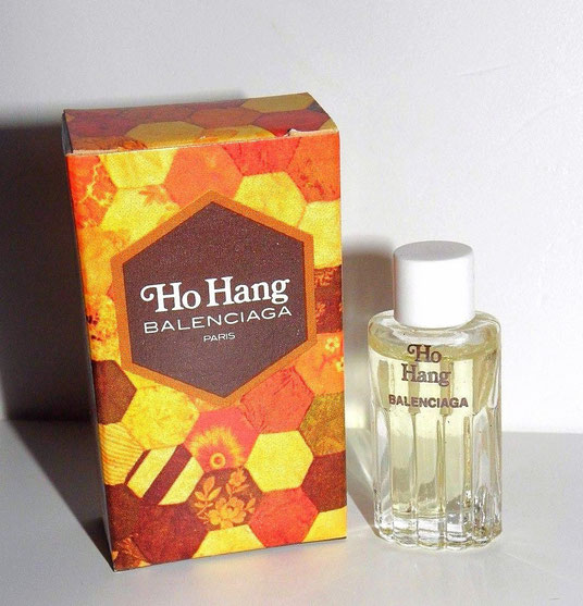 HO HANG - EAU DE TOILETTE POUR HOMME : BOÎTE ET MINIATURE, SERIGRAPHIE MARRON SUR LA MINIATURE DIFFERENTE DE LA PRECEDENTE