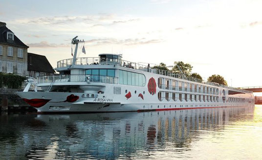 Flusskreuzfahrtschiff A-ROSA VIVA auf der Seine 2025