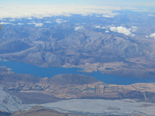 Eines meiner letzten Bilder von Neuseeland aus dem Flugzeug. Good Bye, New Zealand! Oder lieber "Auf Wiedersehen"? Ich würde es ja nur zu gerne wiedersehen! 