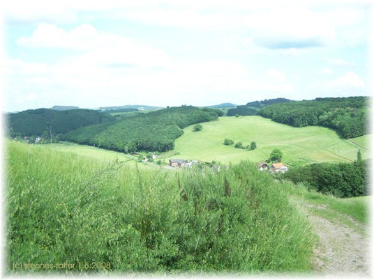 Veybachtal zwischen Vollem und Eiserfey - Blick Richtung Stockert