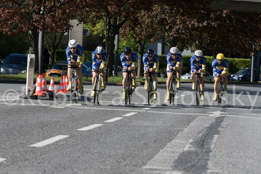 Überholvorgang, Team 1 startete als letztes Team und überholte auch das Team 2 des BMT
