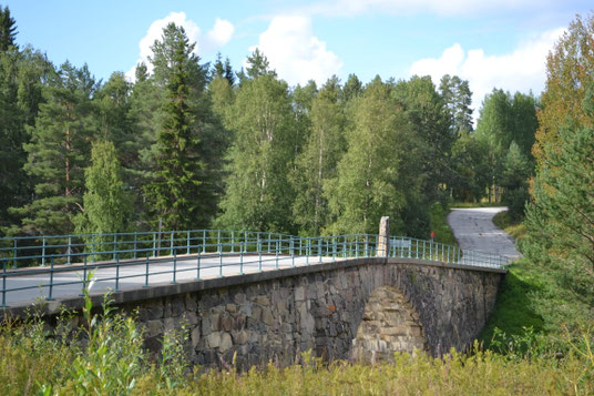 Åsanbro,stenvalsbro, oude stenen brug in Åsarna, gebouwd 1852. Hij is gebouwd over de Åsanforsen in de 