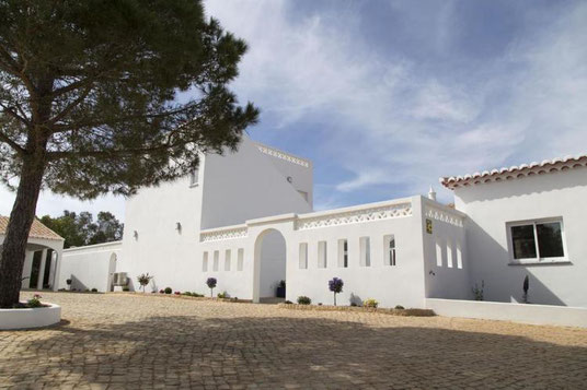 Te huur vakantiewoning in het plaatsje Lagos- Algarve - Portugal 10 personen, met internet en zwembad