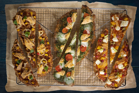  Thunfisch schmeckt nicht nur auf der Pizza, sondern auch darunter: als leckerer, kohlenhydratfreier Boden. Foto: djd/www.deutschesee.de