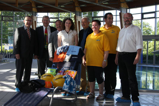 Jedes Kind in der Doppelstadt soll schwimmen können. Dafür setzen sich die beiden Lions Clubs der Stadt Villingen-Schwenningen ein. Foto: Pleithner