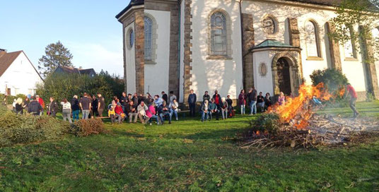 Osterfeuer am 19. April auf der Kirchwiese
