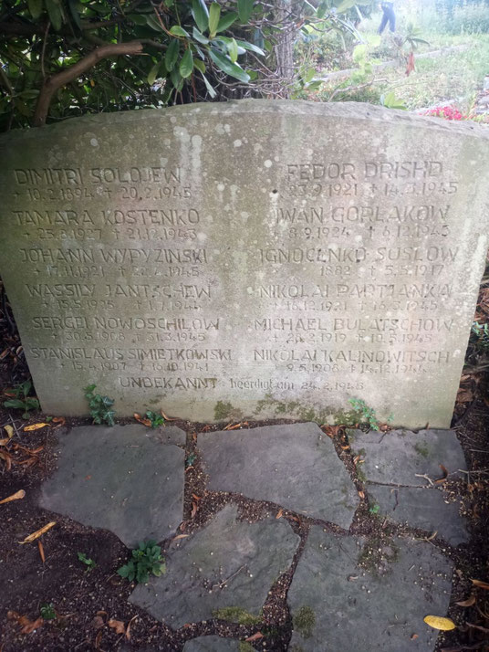 Foto zeigt die Ehrengrabstelle auf dem kath. Friedhof an der Kortenstraße