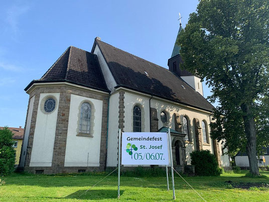 Foto zeigt das Hinweisschild auf das Gemeindefest 2025 auf der Kirchwiese zur Wittener Str.