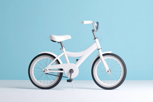 白色のミニベロタイプの自転車。自転車通勤。
