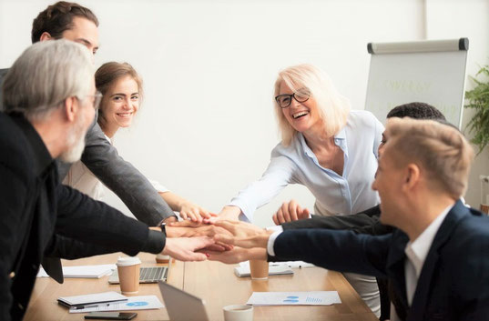 Personalpsychologie: Alles rund um Menschen bzw. Mitarbeiter in Unternehmen:Psychologische Unterstützung aller Personalmanagement-Prozesse: Personalgewinnung und -auswahl, Analysen, Beratung der Geschäftsleitung, Führungskräfte-Coaching