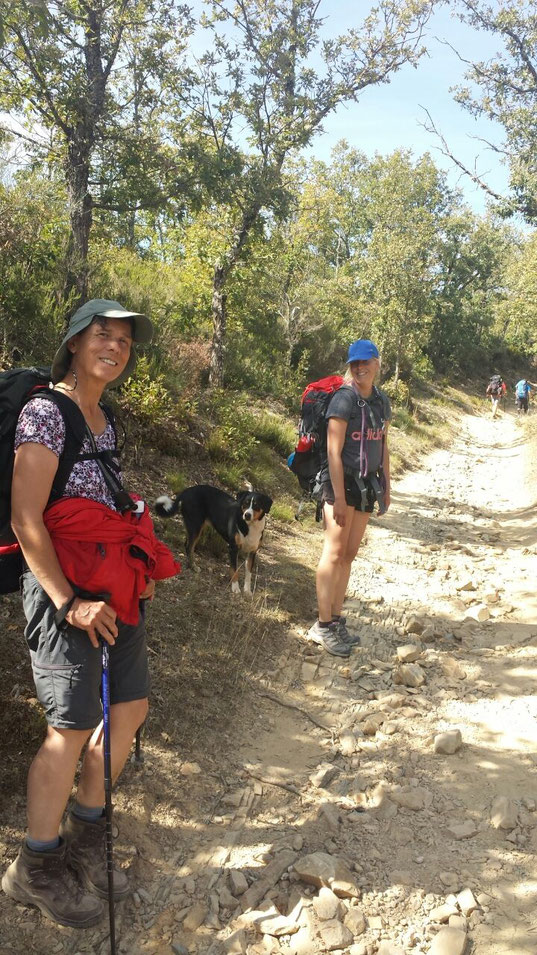 Neue Weggefährten für die letzten 150 Kilometer, Gabriele, Hund Lotte und Tochter Jutta
