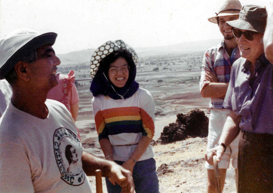 1981 : Bobbi with Eruch Jessawala ( left ) & others on Seclusion Hill, Meherazad, India