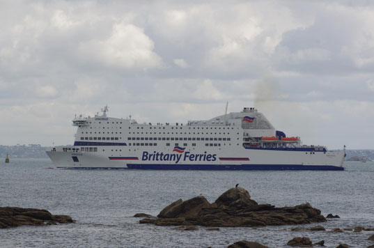 Armorique (2) quittant Roscoff en direction de Plymouth après l'installation de scrubbers début-2016.