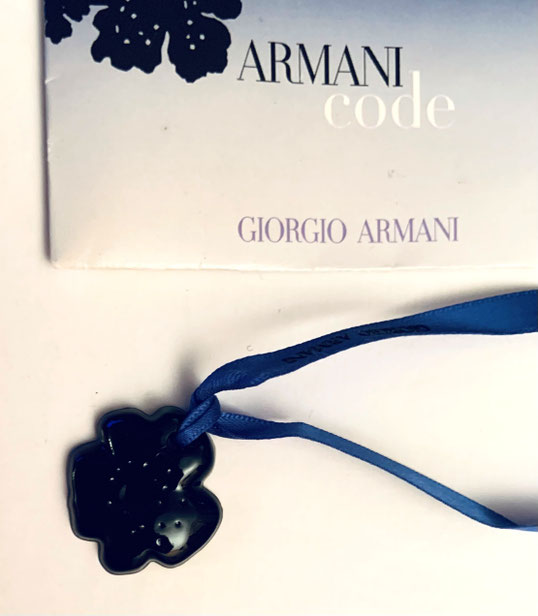 ARMANI - GROS PLAN SUR LA CERAMIQUE ARMANI CODE