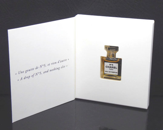 N° 5 - EAU DE PARFUM DANS BOÎTE FORME LIVRE : PRESENTEE OUVERTE