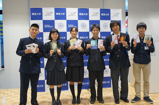 関西大会 決勝出場のみなさん。左から 山本恭太郎くん、神野キョーコさん、福田沙織デリシアさん、関友介くん、乾剛樹くん、金澤晴樹くん