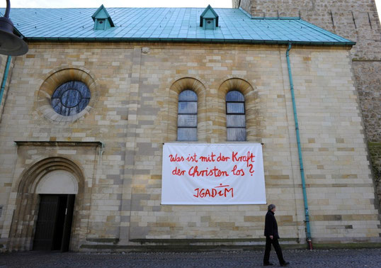 Ausstellung: Was ist mit der Kraft der Christen los? IGADiM |Foto Peter Kallwitz  Vergrößerung: Klick auf das Bild.