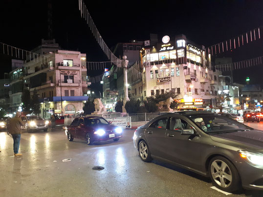 Ramallah bei Nacht.