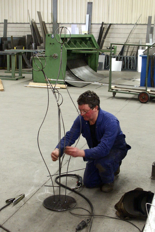 Beelden gemaakt van papiermaché, ijzer en kippengaas De website van