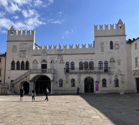 palazzo di una città costiera della Slovenia