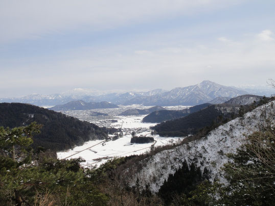 鬼ヶ岳山頂から武生市を望む
