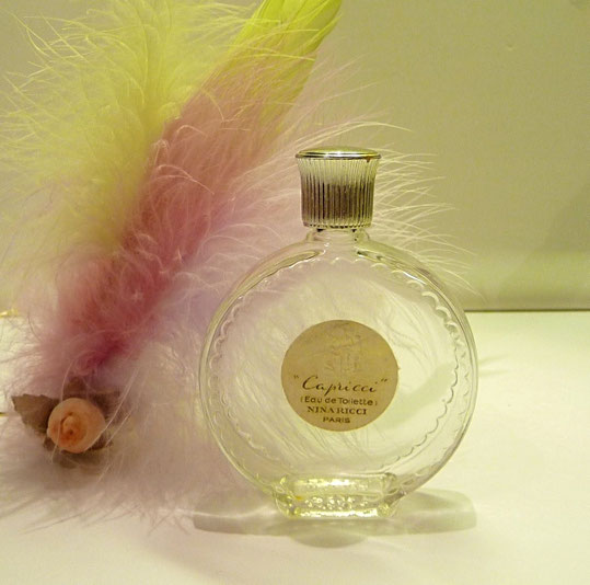 CAPRICCI - FLACON MONTRE - EAU DE TOILETTE 25 ML - BOUCHON DORE STRIE