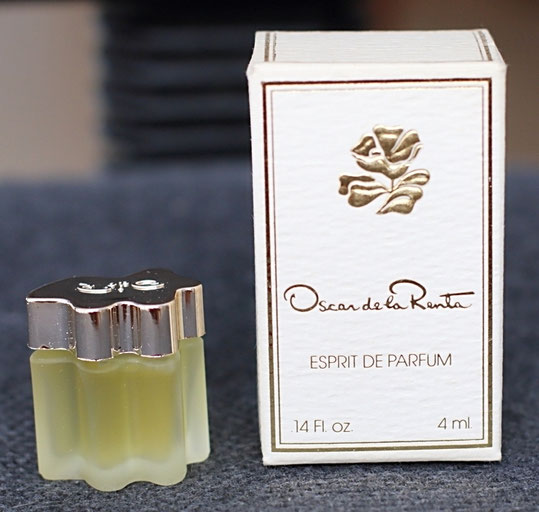 OSCAR DE LA RENTA - EAU DE TOILETTE POUR HOMME 4 ML : FLACON EN VERRE DEPOLI AVEC BOUCHON METAL