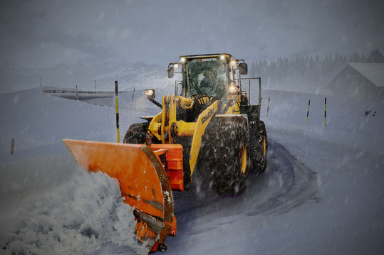 Radlader Schneeschild mieten: Vermietung von Minibagger, Radlader, Rüttelplatte & Baumaschinen | Bischofswerda, Rammenau, Burkau, Bretnig, Großröhrsdorf, Ohorn, Pulsnitz, Kamenz