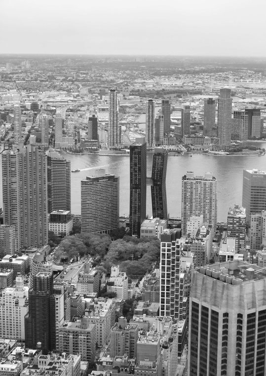 New York : Est de Manhattan avec l'American Cooper building 