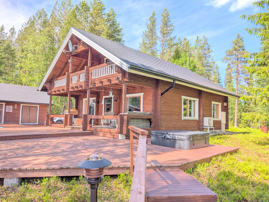 Blockhaus - Holzhaus - Traditionelles Wohnen - Whirlpool - Holzdeck - Lapland - Polarkreis - Familienurlaub - Kinderfreundlich - Lodge - Ranua - Rovaniemi - Aurora