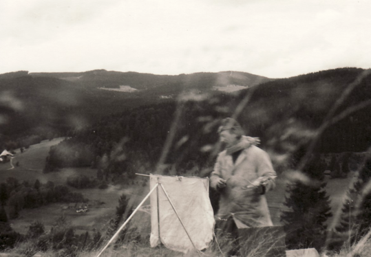 Amud Uwe Millies beim Malen im Schwarzwald, 1964