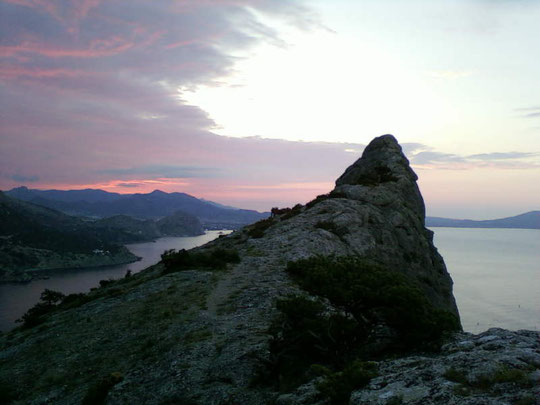 © Авторский снимок: Кузьменко А.И. 2010 г. Ожидание восхода Солнца с горы Коба-Кая.