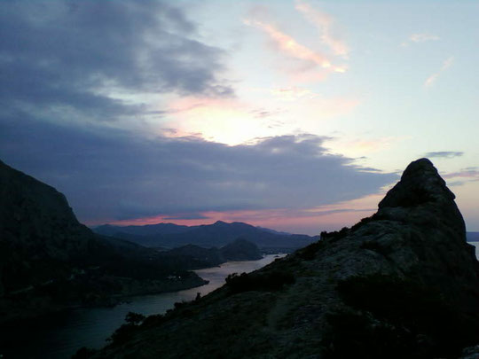 © Авторский снимок: Кузьменко А.И. 2010 г. Ожидание восхода Солнца с горы Коба-Кая.