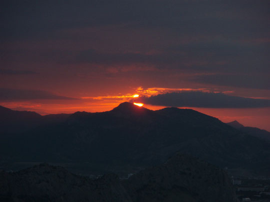 © Авторский снимок: Лапа А. 2010 г. Восход Солнца с горы Коба-Кая.