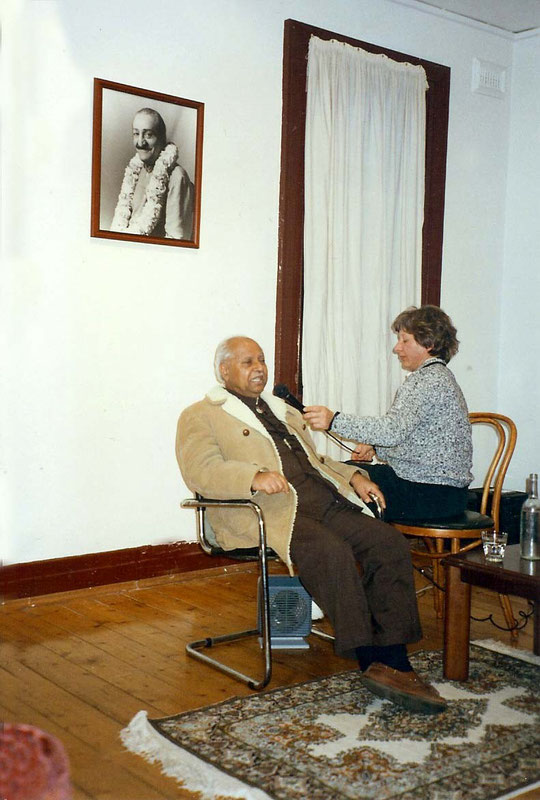 Bhau at the Melbourne public meeting 1990's with Jaye assisting