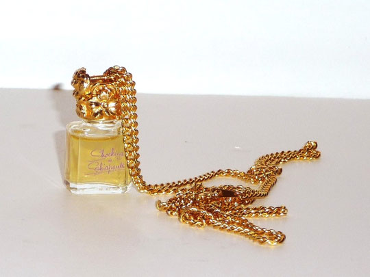 SHOCKING - PETITE MINIATURE MONTEE EN PENDENTIF