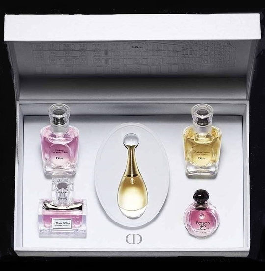 NOËL  2018 - COFFRET EDITION LIMITEE "MONTAIGNE" COMPORTANT 3 MINIATURES-VAPORISATEURS ET 2 MINIATURES NORMALES