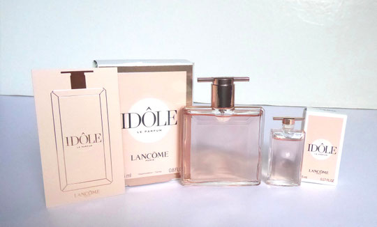 2019 - IDÔLE LE PARFUM : CARTE PARFUMEE AVEC PATCH, FLACON VAPORISATEUR 25 ML & MINIATURE 5 ML
