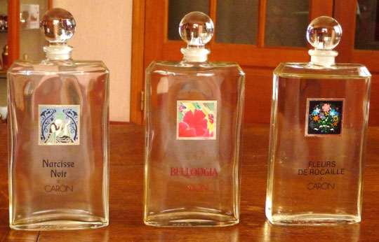 SERIE DE 3 FLACONS AVEC BOULE EN VERRE : NARCISSE NOIR, BELLODGIA et FLEURS DE ROCAILLE