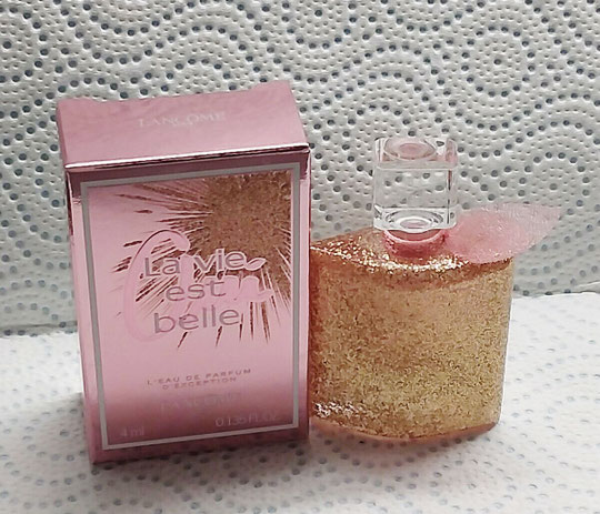 2022  - OUI  LA VIE EST BELLE :  L'EAU DE PARFUM D'EXCEPTION 4 ML 