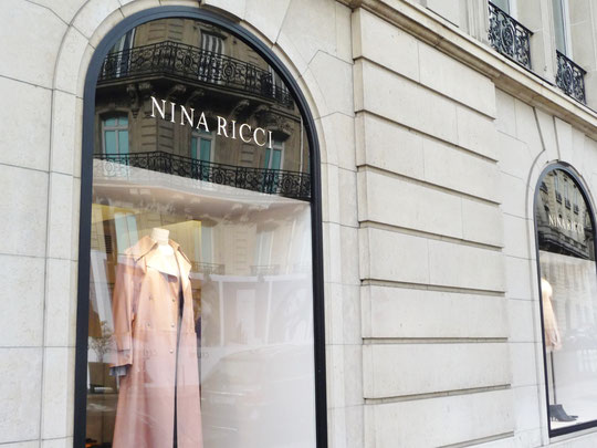 BOUTIQUE NINA RICCI SITUEE A L'ANGLE DE LA RUE FRANCOIS 1er ET DE L'AVENUE MONTAIGNE - PHOTO ANNICK AUGU