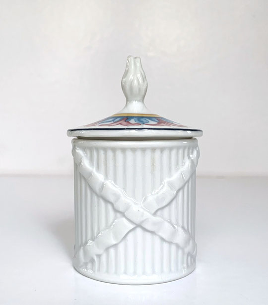 ELIZABETH ARDEN - POT A CREME OU A POUDRE, OU BIBELOT AVEC COUVERCLE - FABRIQUE POUR LE PALAIS DE VERSAILLES - PORCELAINE