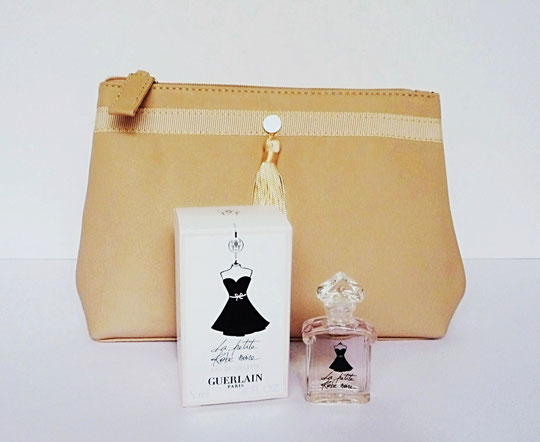 4) LA PETITE ROBE NOIRE : L'EAU DE TOILETTE 5 ML PRESENTEE DANS UNE TROUSSE BEIGE