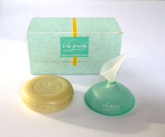 VIE PRIVEE : COFFRET CONTENANT UNE MINIATURE ET UN SAVON PARFUME