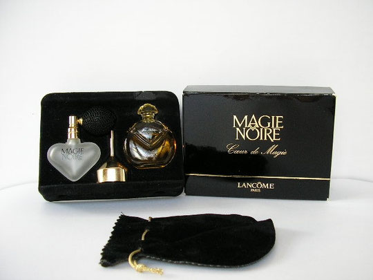 COFFRET "COEUR DE MAGIE" COMPRENANT : 1 MINIATURE, 1 VAPORISATEUR DE SAC A POIRE ET UN PETIT ENTONNOIR