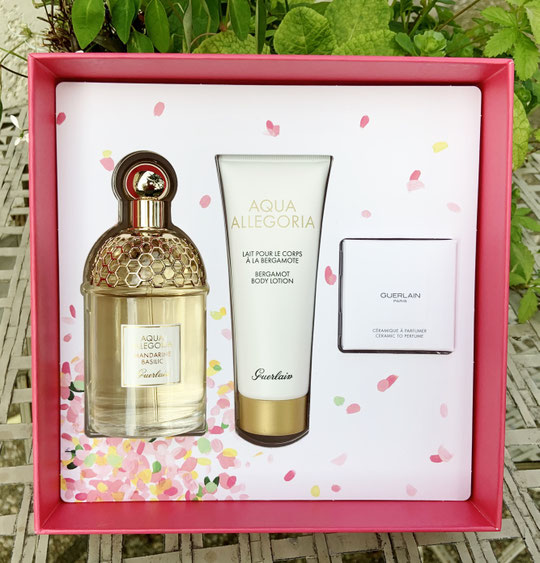 COFFRET AQUA ALLEGORIA - MANDARINA BASILIC CONTENANT : 1 FLACON VAPORISATEUR EAU DE TOILETTE 50 ML, 1 TUBE LAIT PARFUME POUR LE CORPS ET UNE CERAMIQUE A PARFUMER