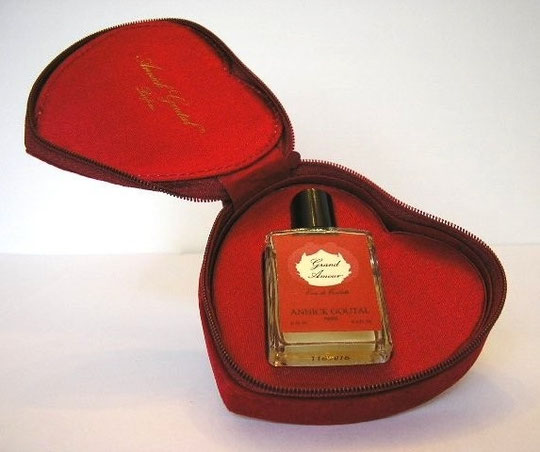 ST-VALENTIN 2006 - BOÎTE COEUR OUVERTE PRESENTANT LA MINIATURE "GRAND AMOUR"