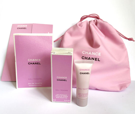 CHANEL - CHANCE : ECHANTILLONS - CES ECHANTILLONS ET LA POCHETTE ROSE ONT ETE ACHETES SUR INTERNET, LES GRANDES MARQUES NE DISTRIBUANT DE MOINS EN MOINS CES ECHANTILLONS ET OBJETS PUBLICITAIRES