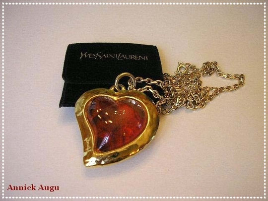 PENDENTIF COEUR SORTI POUR LE LANCEMENT DE "PARIS" -  LE COEUR CONTIENT UN PETALE DE ROSE